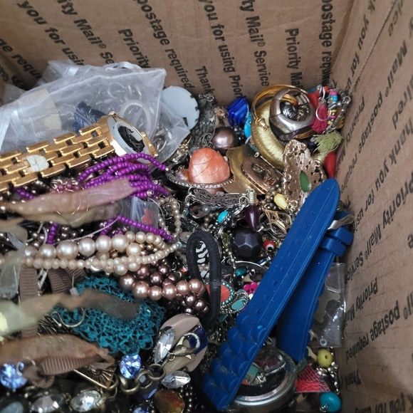Jewerly crafting and wearable over 4 pounds (lot 2) - Picture 4 of 12